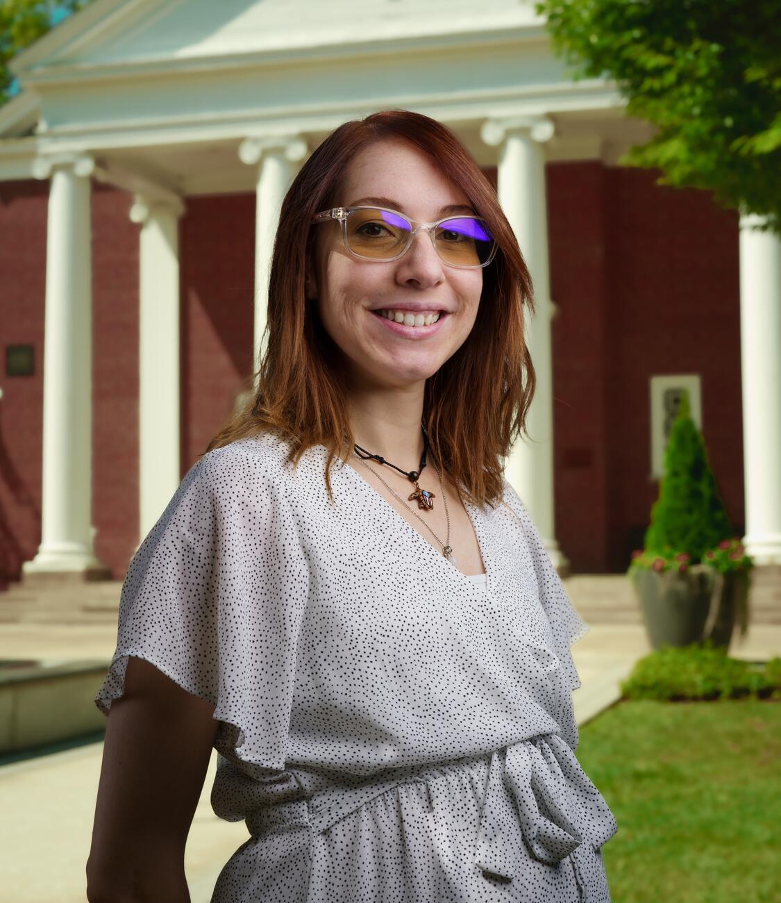 Headshot of Isa Rivera outside.