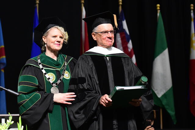 President Jasken presents Jeff Rosenberg with an honorary Doctor of Humane Letters