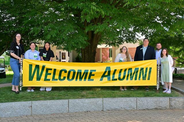 Group photo of Student Alumni Council members and their advisor in front of Welcome Alumni sign at Alumni Weekend 2024.
